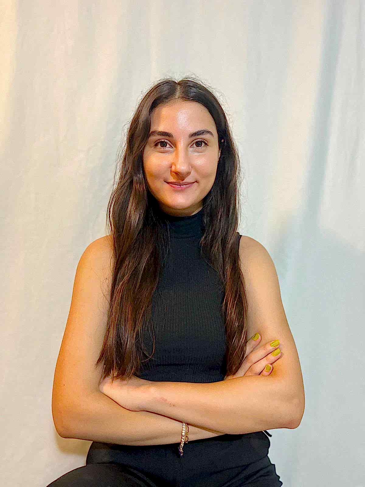 Selin Çevik / Sosyal Medya Yöneticisi